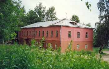 Здание Людской