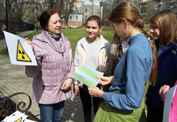 Немирный атом